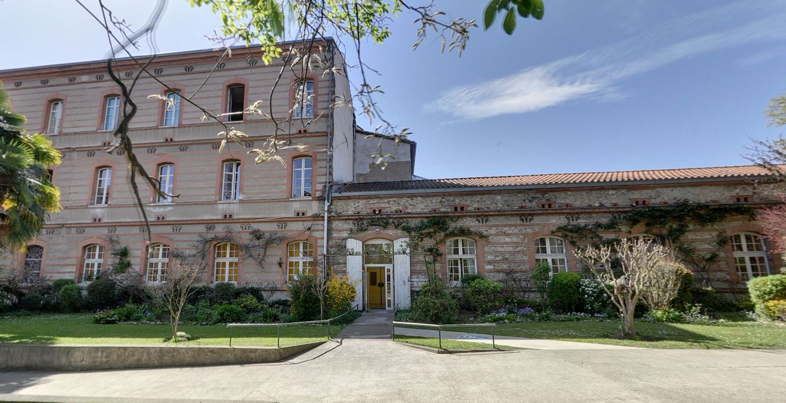 Petit college 1